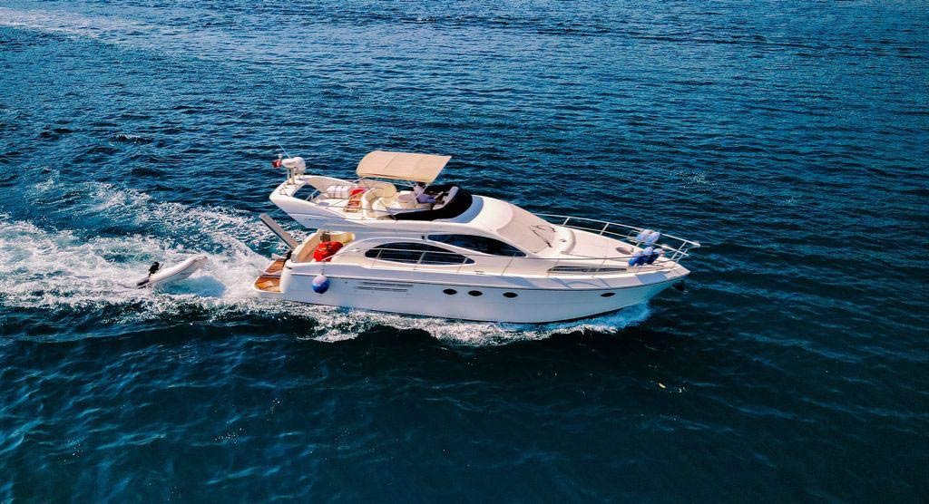 Azimut 46